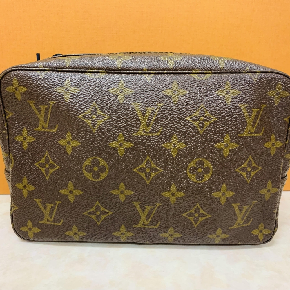 💋Authentic Louis Vuitton Trousse 23